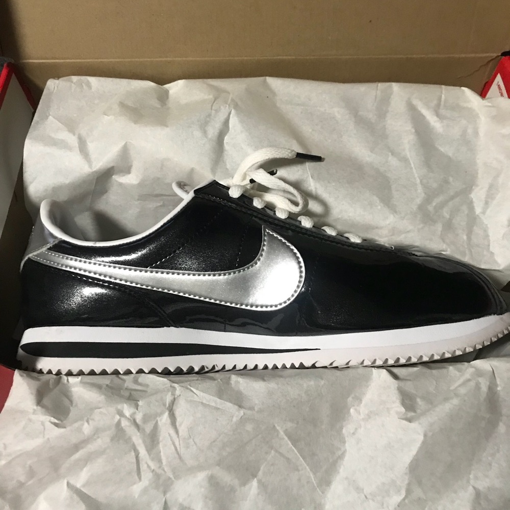 Nike Cortez Men’s 8.5/Women’s 10
